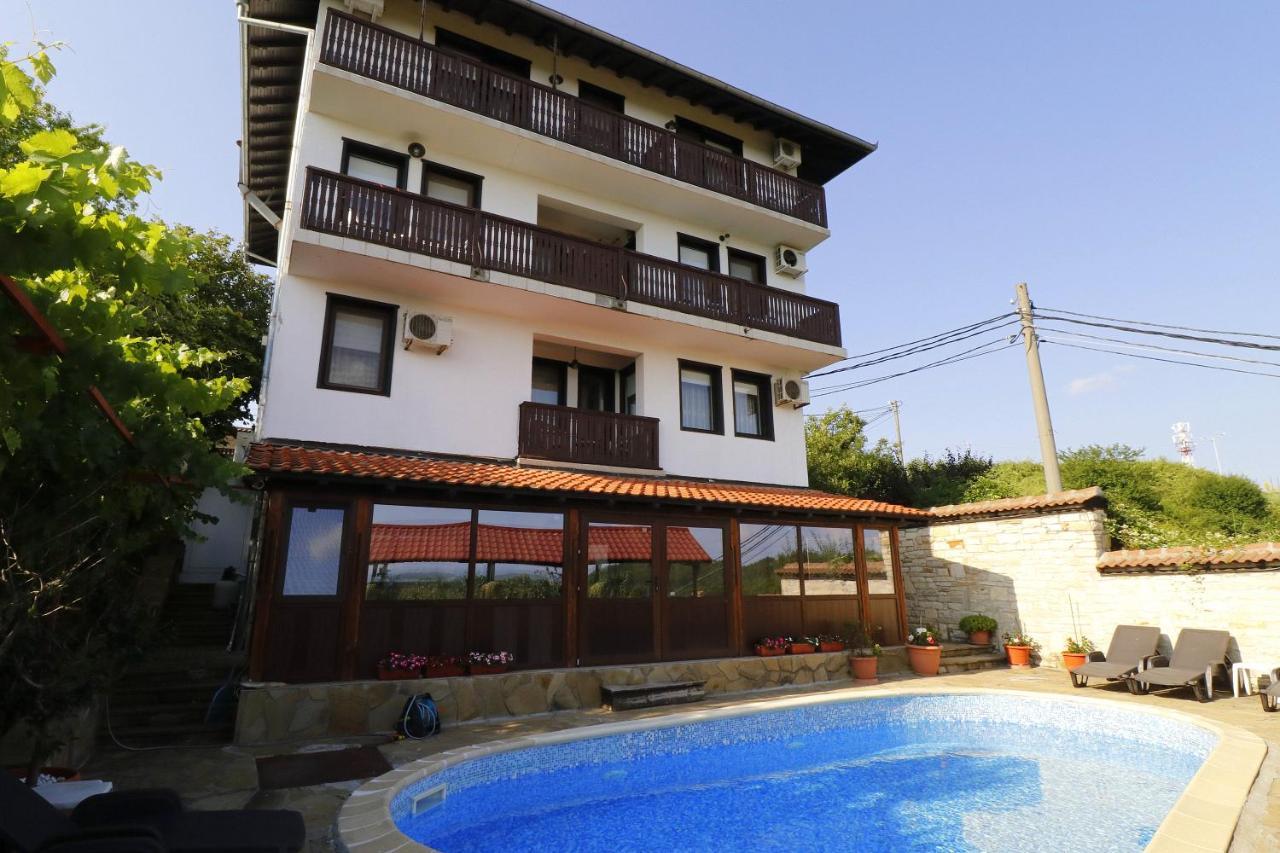 Family Hotel Arbanashka Sreshta Arbanasi Exterior foto